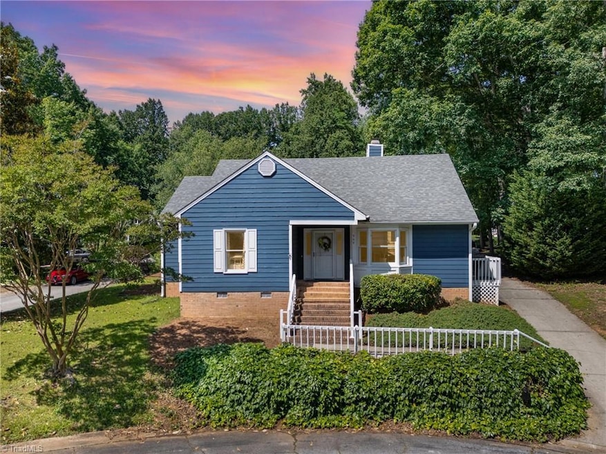 944 Chatfield Dr, Jamestown, NC 27282 - photo 1