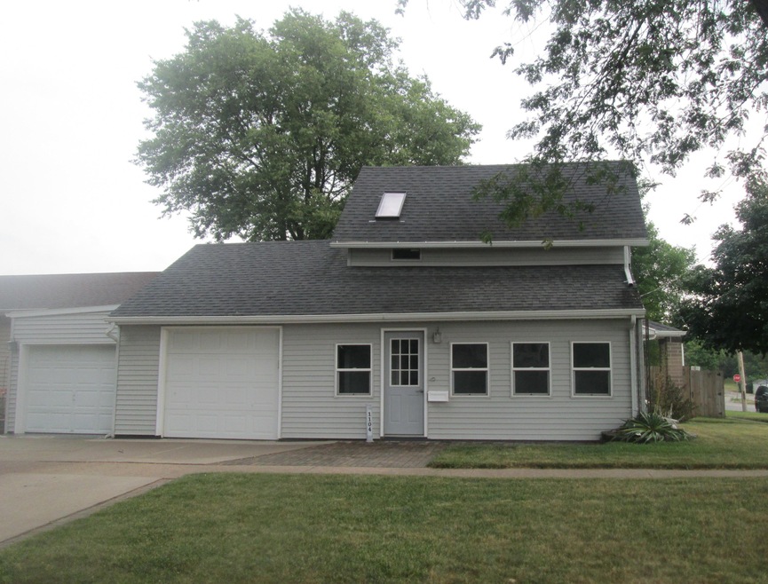 1104 Benton St-Front