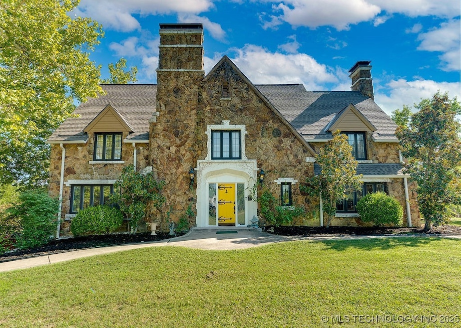 101 Hunter Dr, Ada, OK 74820 - photo 1