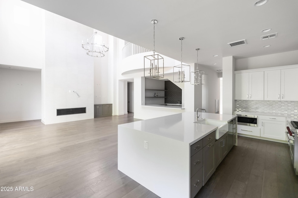 3912 E Crittenden Ln, Phoenix, AZ 85018 - photo 1