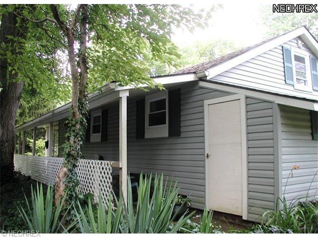 Adorable cottage at Leesville Lake. Perfect get-aw