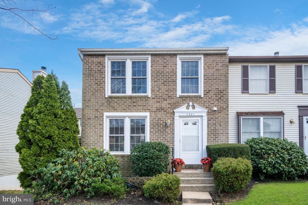 7981 Tyson Oaks Cir, Vienna, VA 22182 - photo 1