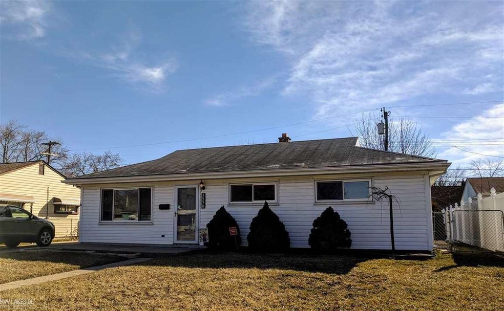 26670 Dale St, Roseville, MI 48066 - photo 1