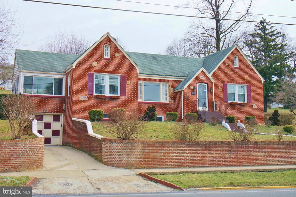 354 N Massanutten St, Strasburg, VA 22657 - photo 1