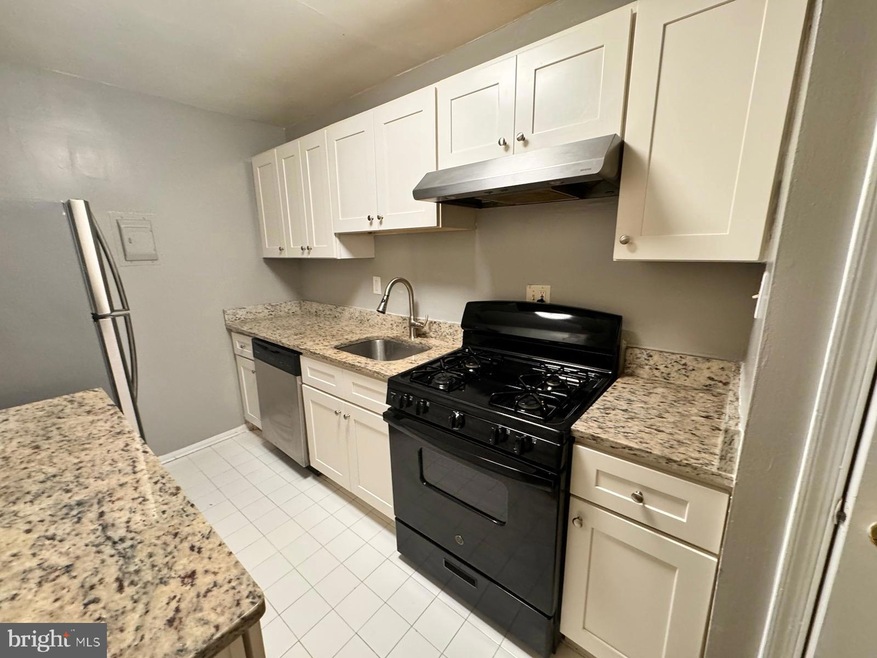 7617 Fontainebleau Dr unit 2134, New Carrollton, MD 20784 - photo 1