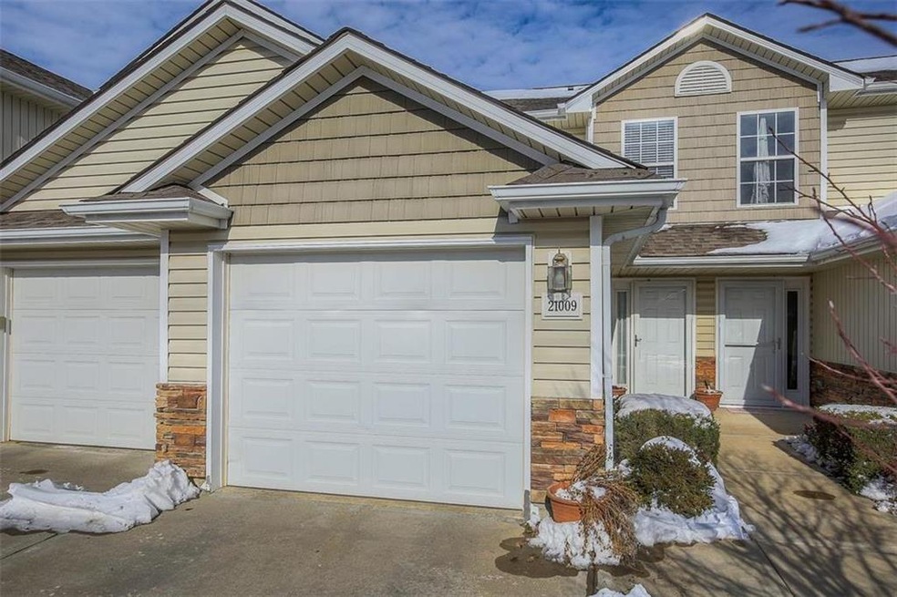 21009 Millridge St, Spring Hill, KS 66083 - photo 1