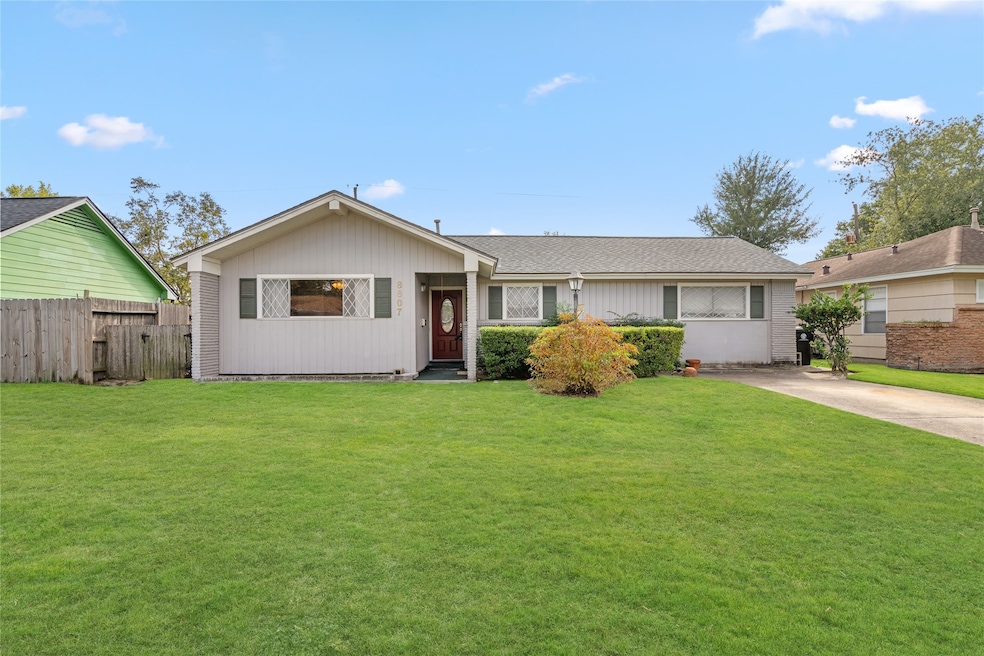 8607 Norton Dr, Houston, TX 77080 - photo 1