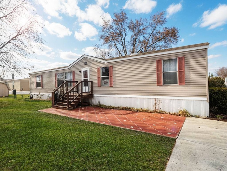 203 Avon Village Dr unit 203, Avon, IN 46123 - photo 1