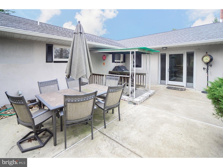 240 Roberts Ave, Woodbury, NJ 08096 - photo 1