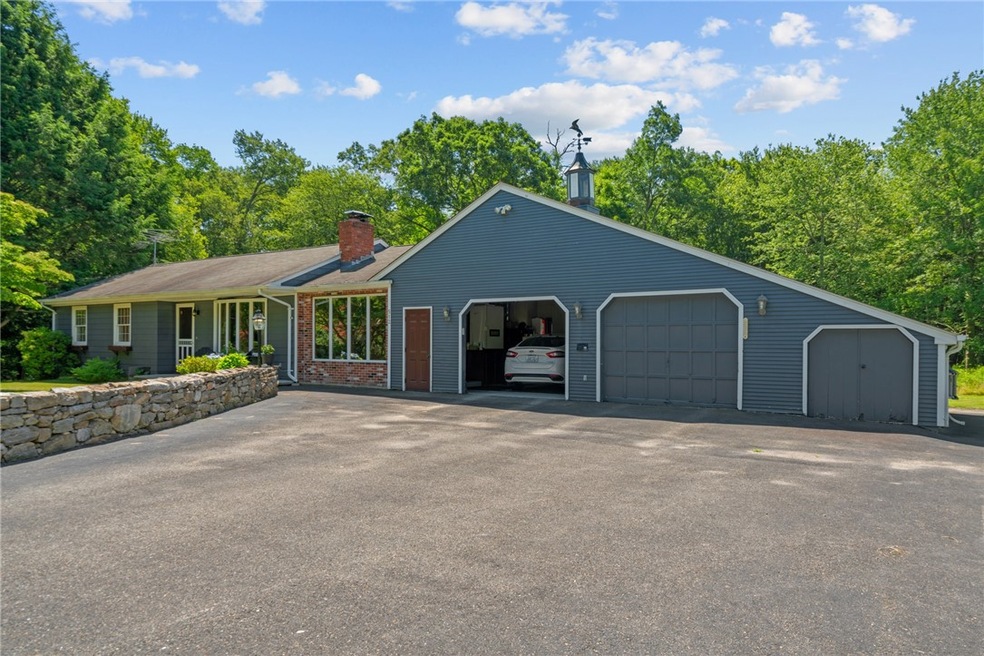 512 Chestnut Hill Rd, Chepachet, RI 02814 - photo 1