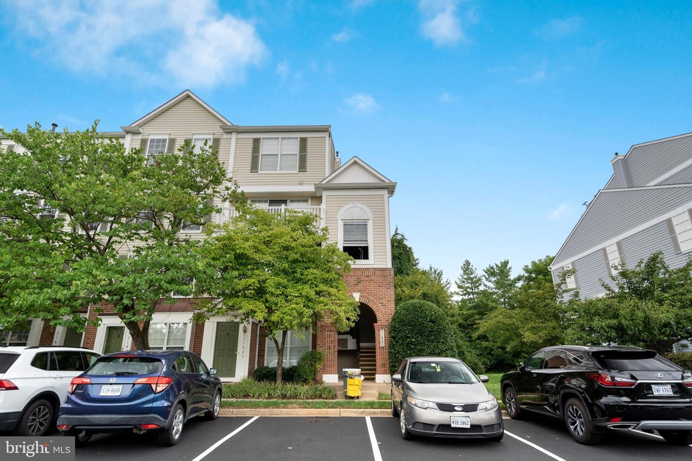 21823 Baldwin Square unit 302, Sterling, VA 20164 - photo 1