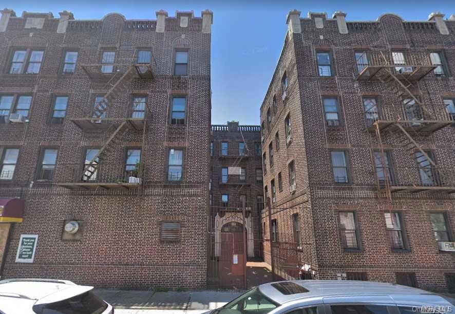 9752 75th St, Ozone Park, NY 11416 - photo 1