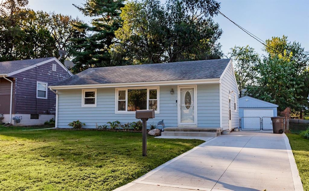 3253 Dubuque Ave, Des Moines, IA 50317 - photo 1