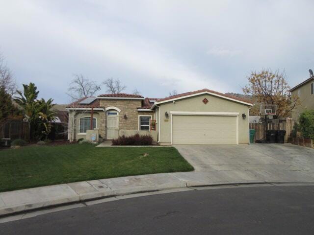 654 N Maurer St, Porterville, CA 93257 - photo 1
