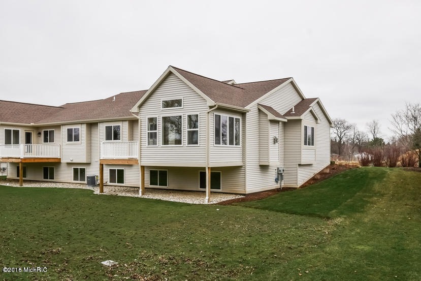 330 Round Hill Rd unit 4, Kalamazoo, MI 49009 - photo 1