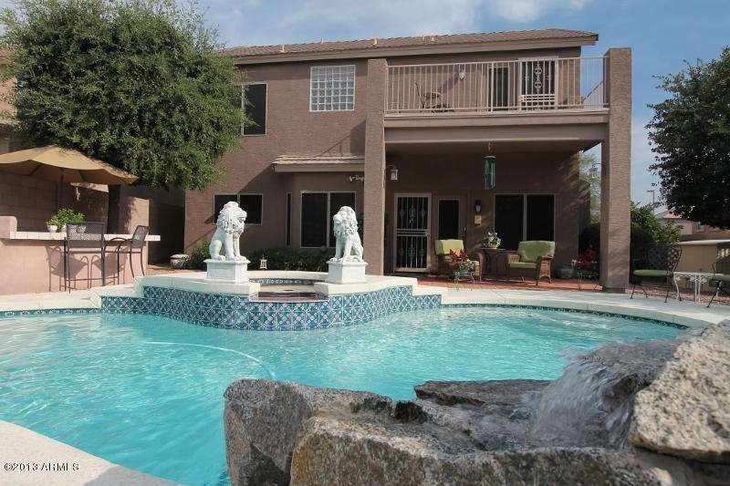 resort style back yard
