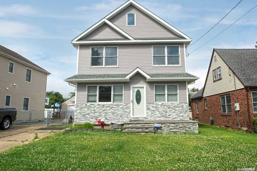 233 Andrews Rd, Mineola, NY 11501 - photo 1