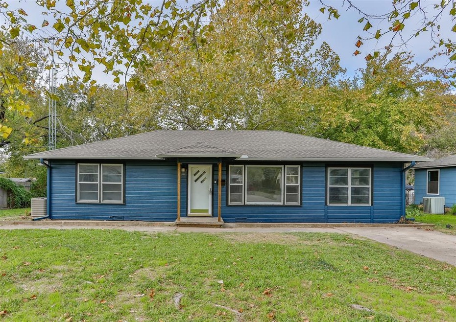 1105 N Howeth St, Gainesville, TX 76240 - photo 1