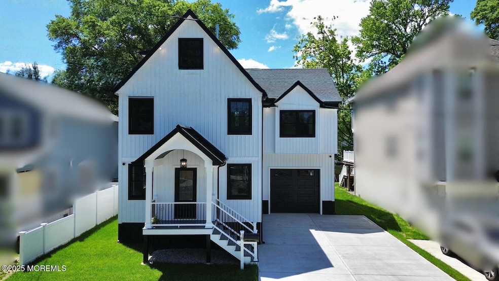 18 Neptune Pl