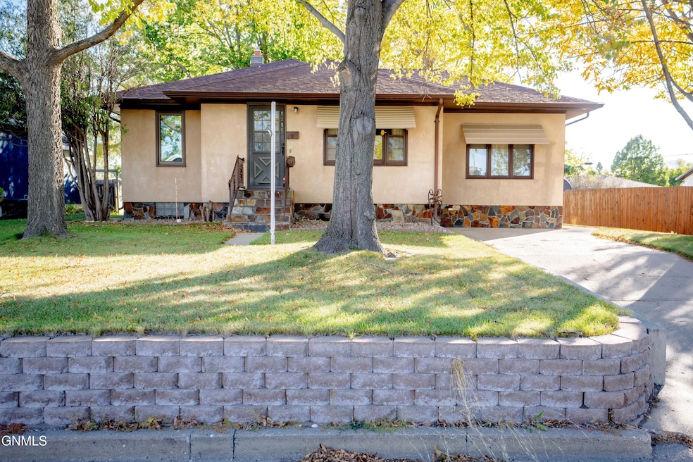 1215 8th Ave SE, Jamestown, ND 58401 - photo 1
