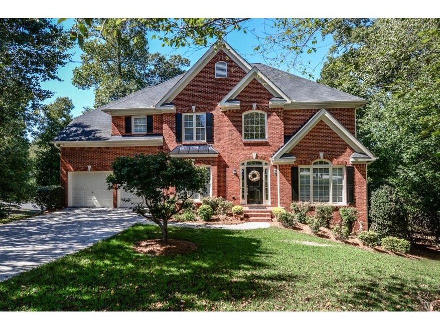 Recently renovated Brick and Hardi-plank Tradition