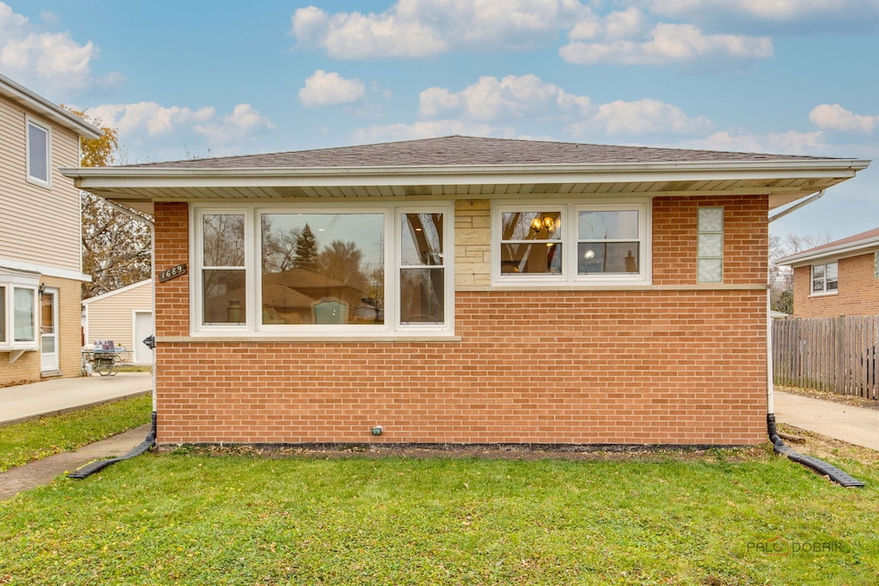1689 S Elm St, Des Plaines, IL 60018 - photo 1
