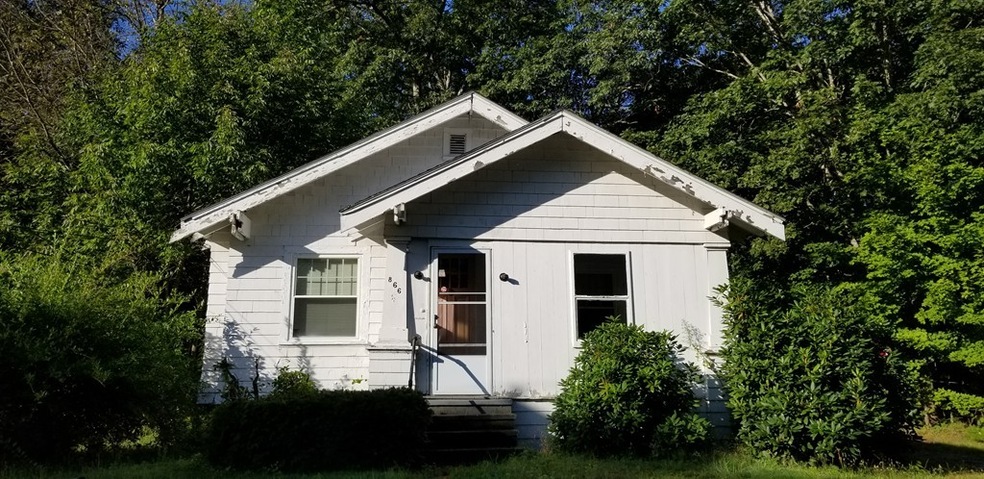 866 Pleasant St, Rochdale, MA 01542 - photo 1