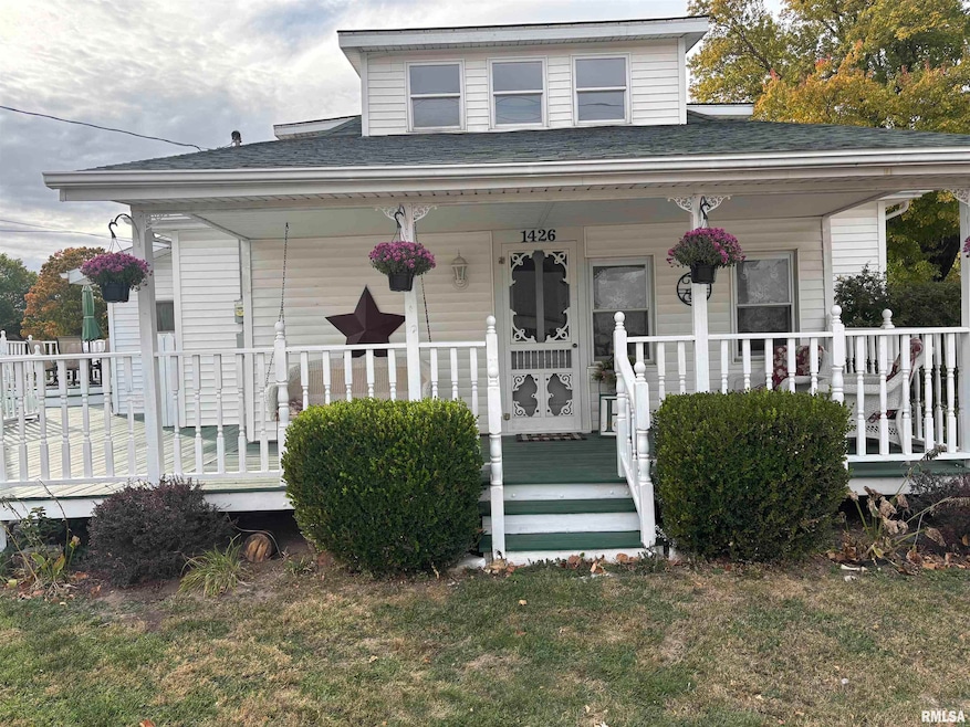 1426 N Main St, Lewistown, IL 61542 - photo 1