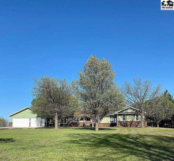3109 S Holmes Rd, Salina, KS 67401 MLS 48633
