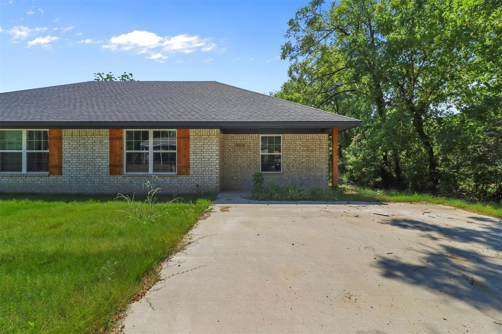 1001 W 9th St unit B, Bonham, TX 75418 - photo 1