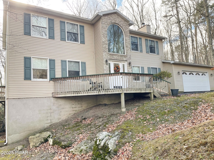 804 Round up Ct, Hawley, PA 18428 - photo 1