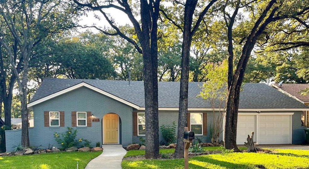 405 Hill Ct, Hurst, TX 76053 - photo 1