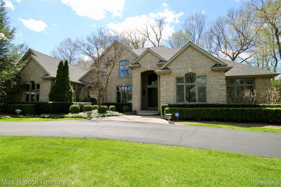 7284 Hiddenbrook Ln, Bloomfield Hills, MI 48301 - photo 1