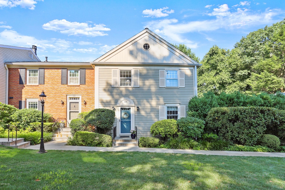 124 Greenwich Hills Dr, Greenwich, CT 06831 - photo 1
