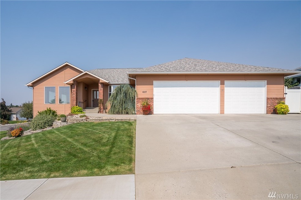 607 Clarissa Ln, East Wenatchee, WA 98802 - photo 1