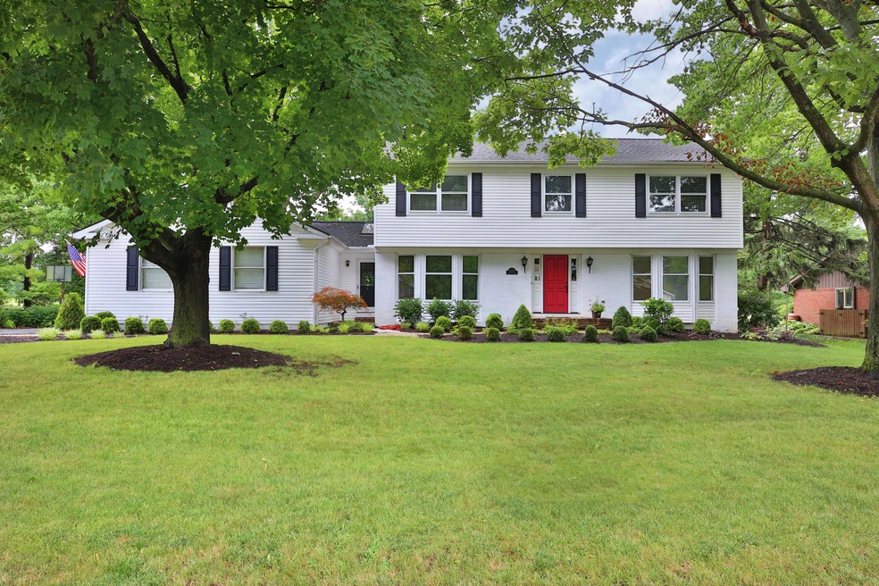 Welcome to 1272 Clubview Boulevard S.