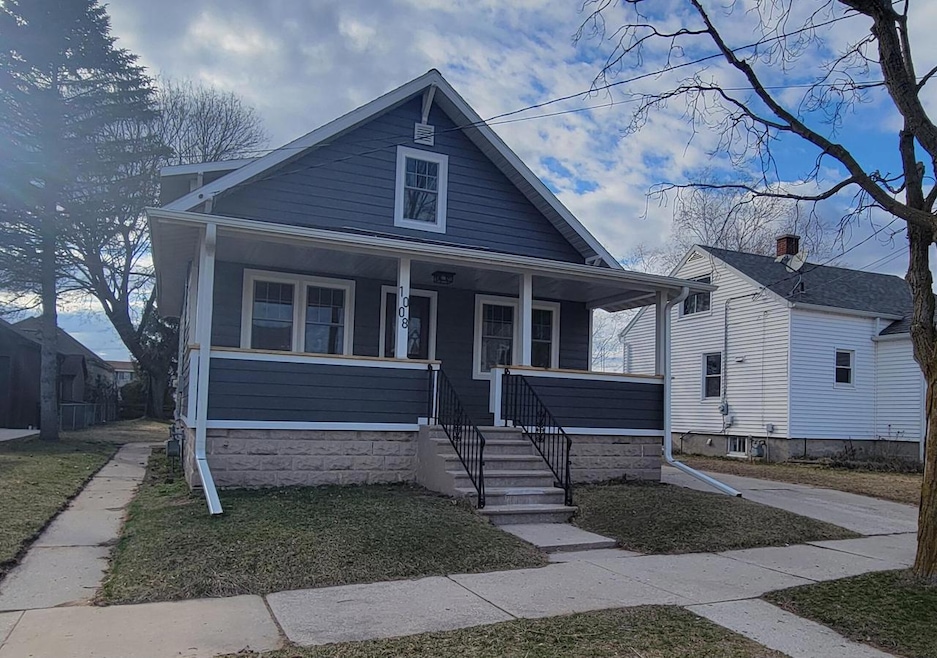 1008 Margaretha St, Two Rivers, WI 54241 - photo 1