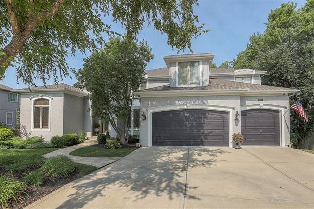 9920 Skyview Ln, Lenexa, KS 66220 - photo 1