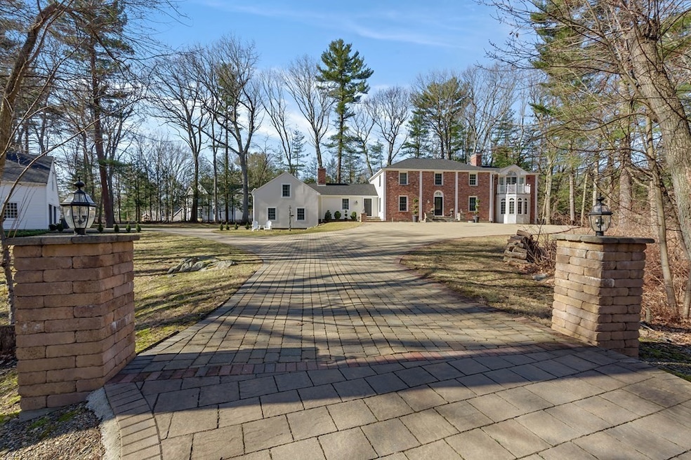 380 Lowell St, Lynnfield, MA 01940 MLS 73092030