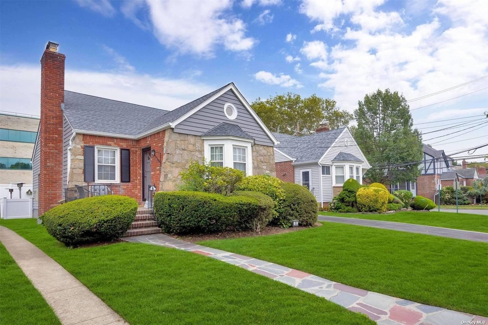 105 Olive Dr, Lynbrook, NY 11563 MLS ONE3498809