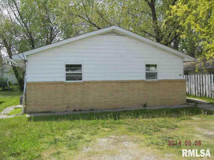97 Gavin St, Lincoln, IL 62656 - photo 1