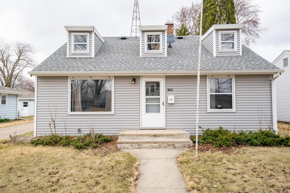 1354 W Brewster St, Appleton, WI 54914 - photo 1