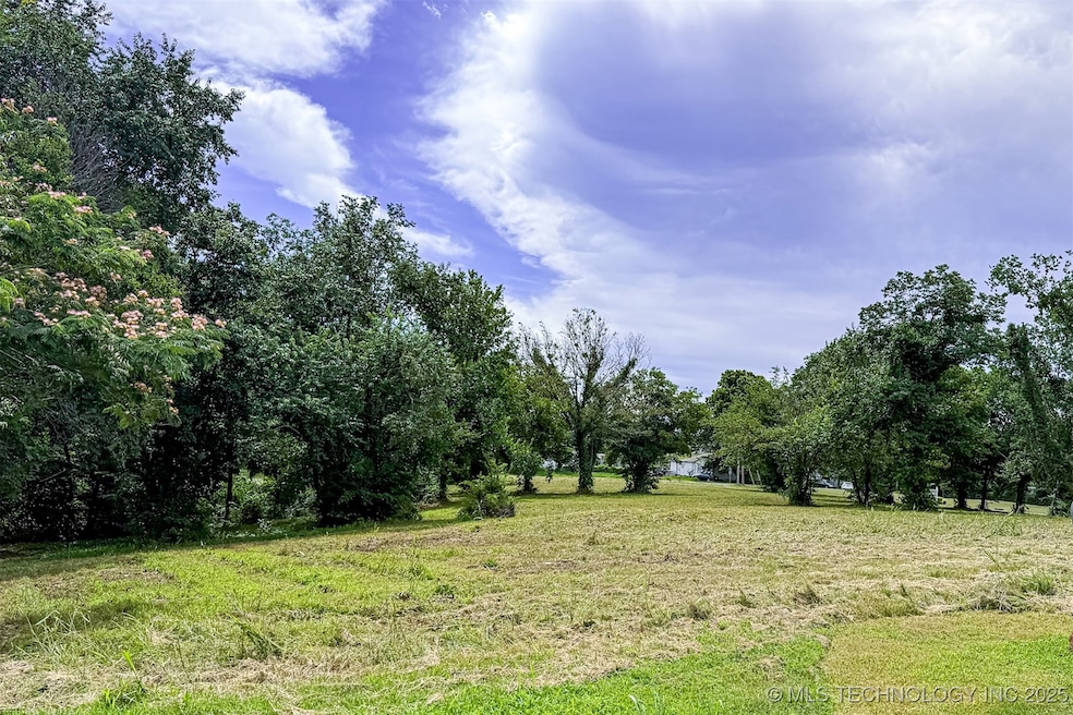 715 S Cherokee St, Locust Grove, OK 74352 - photo 1