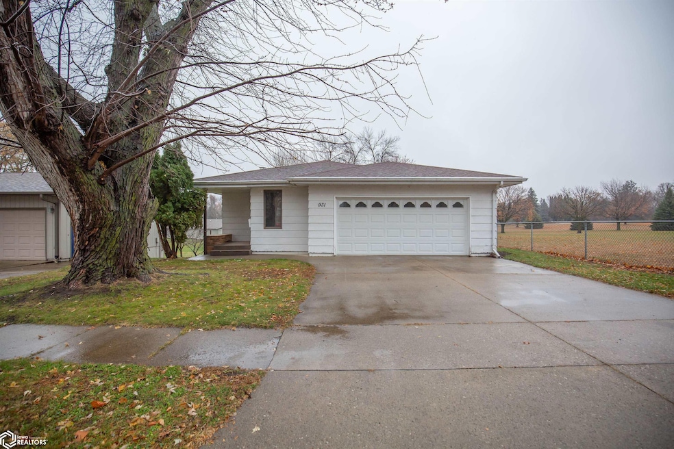 931 E Oak St, Algona, IA 50511 - photo 1