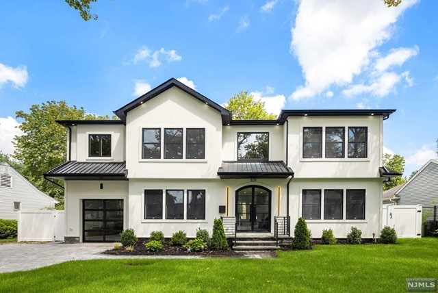 829 Arbor Rd, Paramus, NJ 07652 - photo 1