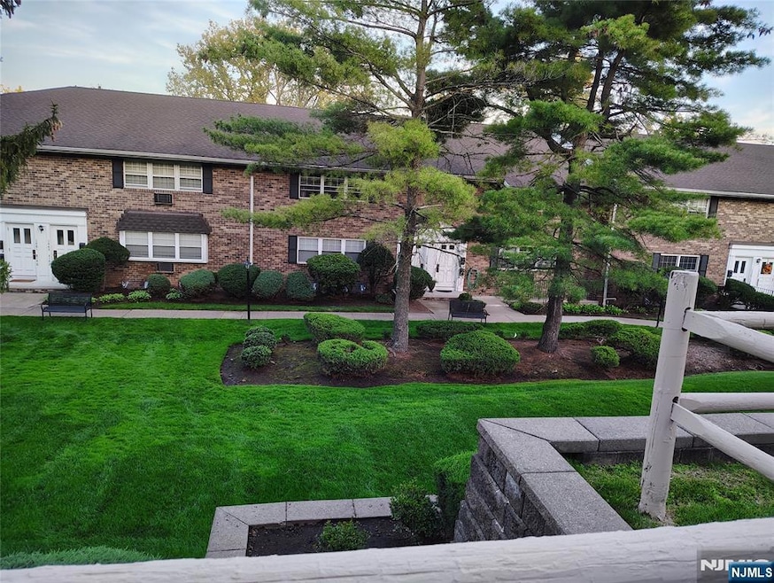 54 E Maple St, Teaneck, NJ 07666 - photo 1