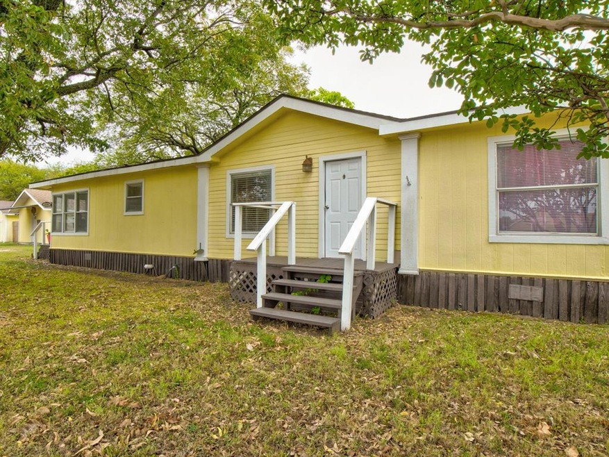 226 Cleveland St, Cleburne, TX 76031 - photo 1