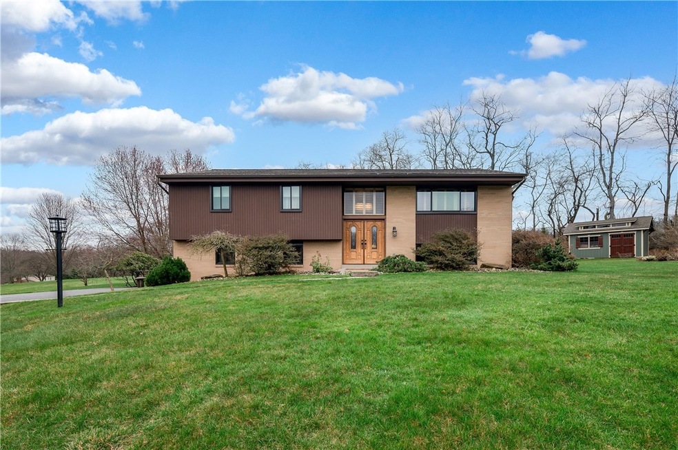Welcome to 1237 Lakevue Drive!