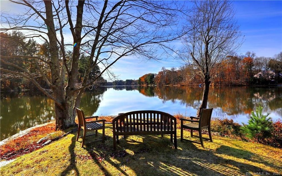 20 Twisted Oak Cir, Trumbull, CT 06611 - photo 1