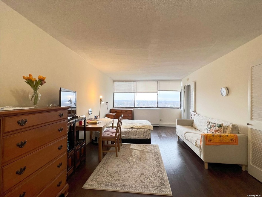 The Bay Club unit 17H, Bayside, NY 11360 - photo 1